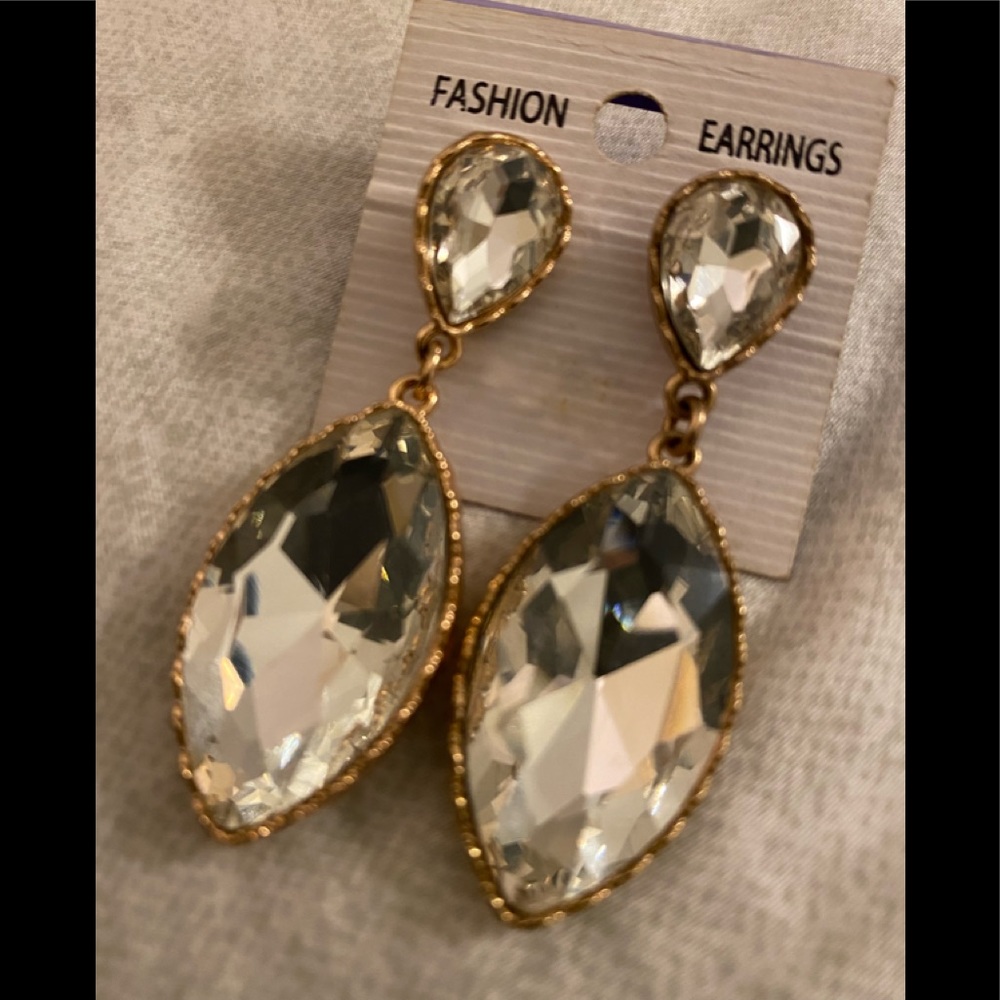 Earrings golden with stone